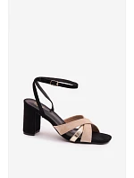 Sandále na podpätku model 226334 Vykročte štýlovo Sandále na podpätku model 226334 Vykročte štýlovo