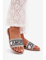 Klapki Damskie Na Płaskim Obcasie Ze Zdobieniem Amore Białe Avelina