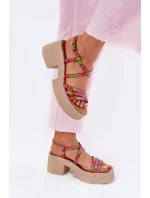 Sandále na podpätku model 215023 Krok v štýle Sandále na podpätku model 215023 Krok v štýle