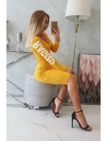 Otrhané šaty horčicovej farby