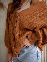 Nadrozmerný sveter s karamelovým vrkočom