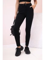 Dámske tepláky s opaskom a šnúrkou na stiahnutie čierne Dámske tepláky s opaskom a šnúrkou na stiahnutie čierne