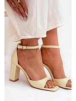 Dámské sandály na podpatku z umělé kůže žluté Melvra