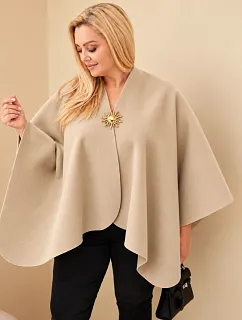 Dámské pončo Plus Size s broží světlá camelová