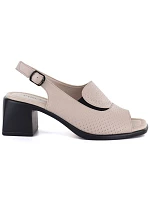 Dámske kožené sandále na podpätku béžovej farby Vinceza 26-66920