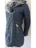 Dámska zimná bunda s kožušinou LD-5520 čierna - Goodlooking