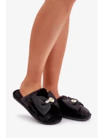 Papuče z umelej kožušiny s malou brošňou Black Primaria
