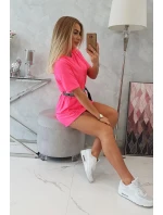 Šaty s ozdobným pásikom ružové neónové