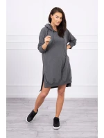 Šaty s kapucňou a dlhším chrbtom v grafitovej farbe Šaty s kapucňou a dlhším chrbtom v grafitovej farbe