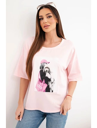 Dámska bavlnená blúzka s krátkymi rukávmi a módnou potlačou v púdrovo ružovej farbe