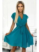 424-1 Šifónové plisované šaty s výstrihom a volánmi - MARINE