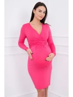 Priliehavé šaty s prestrihom pod prsiami fuchsiová