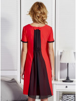 Hladké červené trapézové šaty s tylovou podšívkou na chrbte
