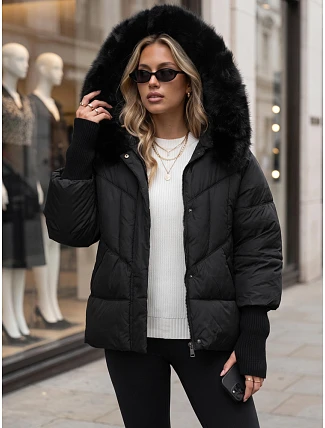 Čierna dámska zimná prešívaná bunda s kožušinou FashionStreet TY5741 Čierna dámska zimná prešívaná bunda s kožušinou FashionStreet TY5741