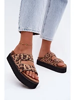 Lakované dámske papuče na platforme so zlatými sponami Lee Cooper LCW-26-35-4459L Black