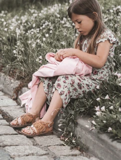 Dziecięce Sandały Na Rzep Z Frędzelkami Brązowe Missy