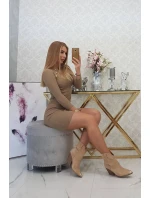 Šaty s ozdobnými gombíkmi camel