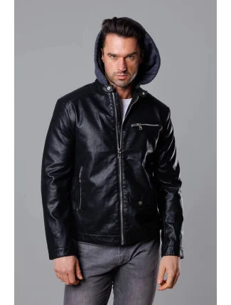Čierna pánska bunda z ekokože s teplákovou kapucňou (11Z8022) Čierna pánska bunda z ekokože s teplákovou kapucňou (11Z8022)