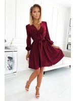 BINDY - Veľmi žensky pôsobiace dámske šaty vo vínovej bordovej farbe s dekoltom 339-3