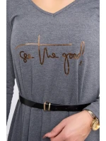 Šaty s ozdobným pásikom a nápisom graphite