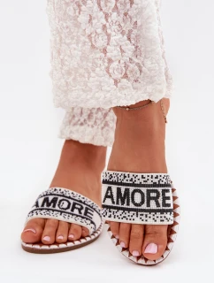 Klapki Damskie Na Płaskim Obcasie Ze Zdobieniem Amore Białe Avelina