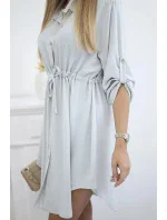 Šaty so zapínaním na gombíky a viazaním v páse svetlo sivé