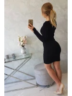 Šaty so zlatou retiazkou čierne