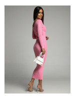 Ružové šaty v tvare ceruzky s výrezom na chrbte