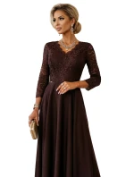 309-14 AMBER elegantné dlhé čipkované šaty s výstrihom - čokoládové