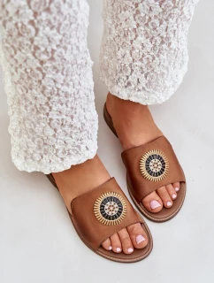 Skórzane Klapki Z Ozdobą Na Płaskim Obcasie Lewski 3047/O Camel