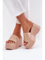 Lakierowane Klapki Damskie Na Platformie I Koturnie Beżowe Nellevia