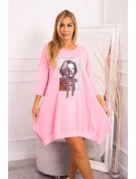 Šaty s potlačou a rozšíreným spodným dielom svetlo ružové