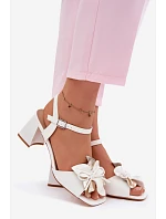 Dámské sandály na podpatku s ozdobným květem Vinceza 20283 bílé