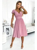 425-2 MATILDE Šaty s hlbokým výstrihom a krátkymi rukávmi - púdrovo ružové s brokátom