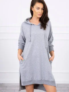 Šaty s kapucňou a dlhším chrbtom šedej