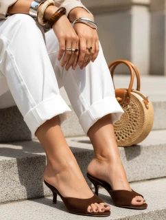 Dámske semišové žabky na nízkom podpätku moka FashionStreet ZY1390