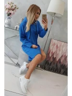 Šaty s kapucňou a bočným rázporkom nevädzovo modrej Šaty s kapucňou a bočným rázporkom nevädzovo modrej