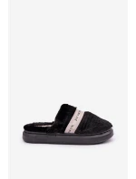 Futrzane Kapcie Z Ozdobnym Paskiem Czarne Savalithea