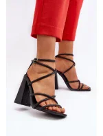 Sandále na podpätku model 193936 Vykročte štýlovo