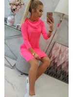 Šaty s kapucňou a vreckami ružová neónová