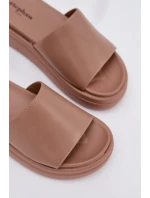 Dámské pantofle na platformě tmavě béžové Tanelisse