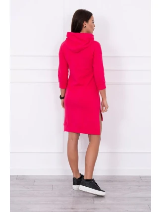 Šaty s dlhším chrbtom a farebnou potlačou fuchsiovej farby