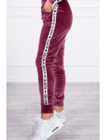 Velúrová súprava s nápisom Queen tmavo ružová