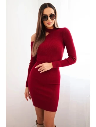 Dámske pletené šaty s dlhými rukávmi a asymetrickým výstrihom bordovej farby