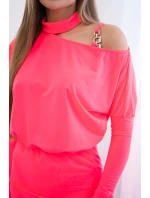 Šaty so zdobením na ramenách ružové neónové