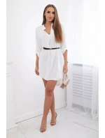 Šaty s dlhším zadným dielom a pásom ecru