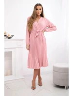 Šaty s viazaným plisovaným lemom tmavo púdrovo ružové