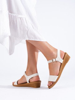 Pohodlné biele sandále dámske na kline