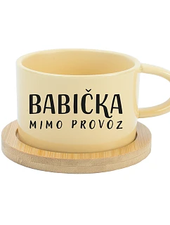 BABIČKA MIMO PREVÁDZKY – žltý hrnček s makrónkou, 200 ml