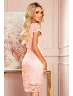 Čipkované dámske šaty v broskyňovej farbe s krátkymi rukávmi a dekoltom 316-2